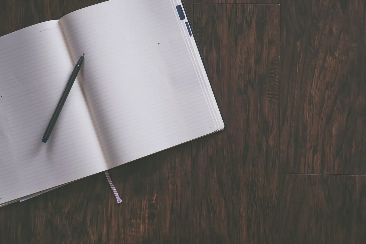 Personal Essay Openings: 6 Hooks That Make Readers Stay